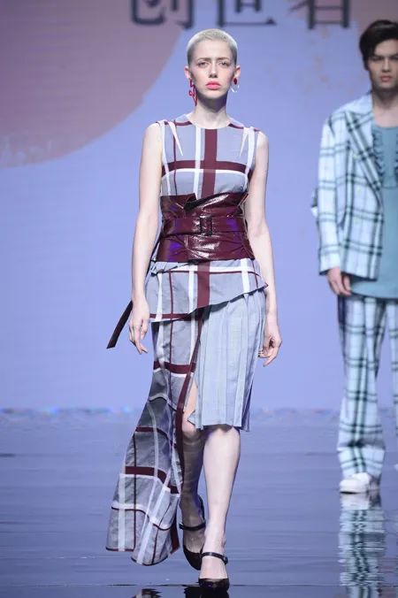 坐標大浪 時尚風云激蕩，潮流與創新共生——2019春夏中國紡織面料流行趨勢暨新銳設計師發布秀側記